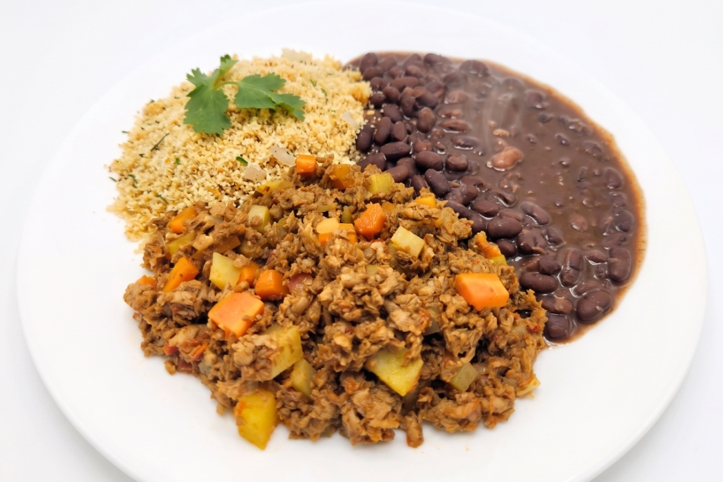 Carne moída de soja com legumes